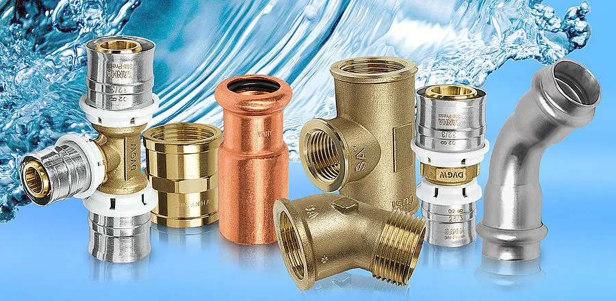 Verschiedene Fittings für Trinkwasser von SANHA® werden nebeneinander aufgeführt